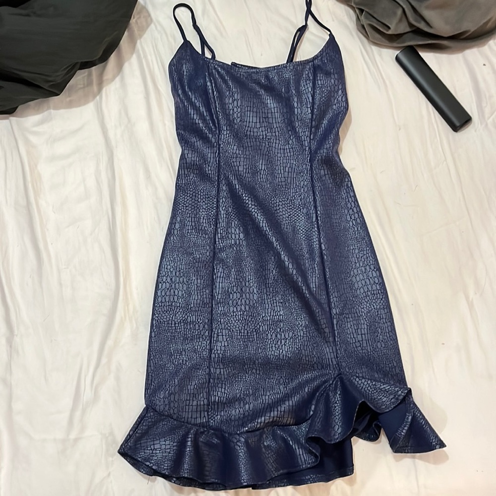 LUCY IN THE SKY STORE CROC RUFFLE MINI DRESS. NAVY BLUE.